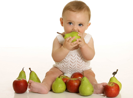 Những lý do bạn nên cho con ăn táo hàng ngày